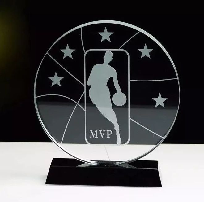 九游体育登录-挪威足球队问鼎冠军奖杯,光荣到手