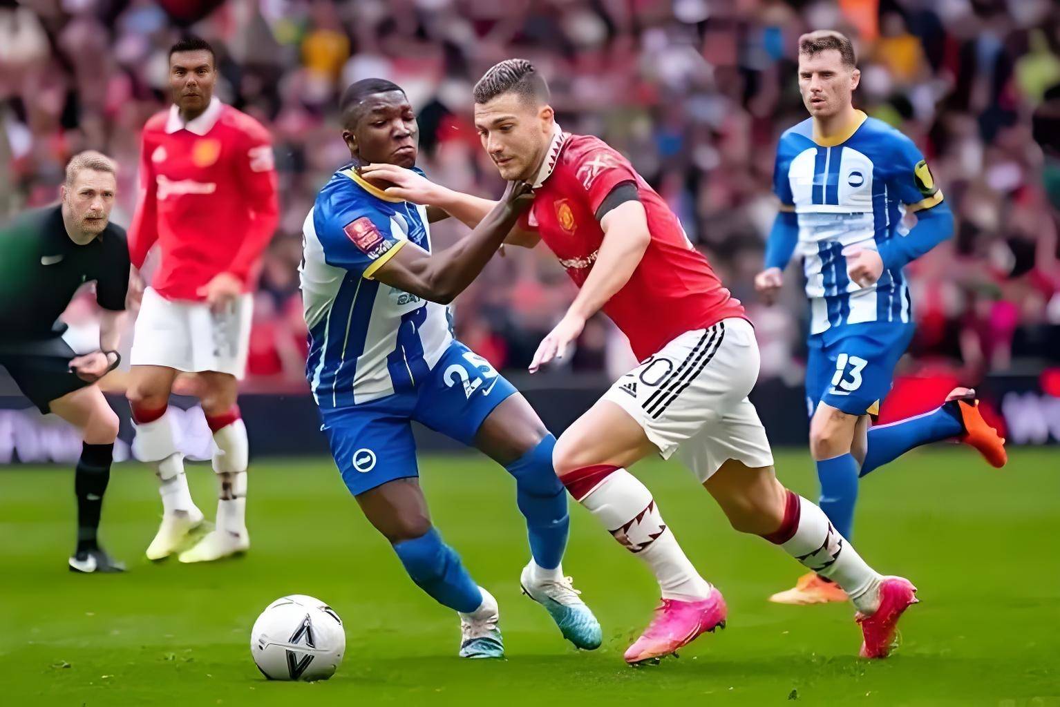 九游体育官方登录入口-关于曼联逼平对手,英超积分拉近差距的信息