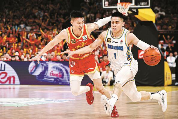 九游体育app-球队在关键比赛中取得战绩突破,引发球迷狂欢