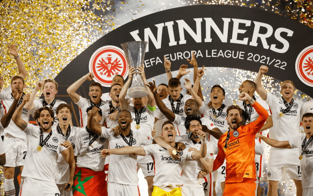 九游体育登录-包含法兰克福攻击球员训练备战英超前五的词条