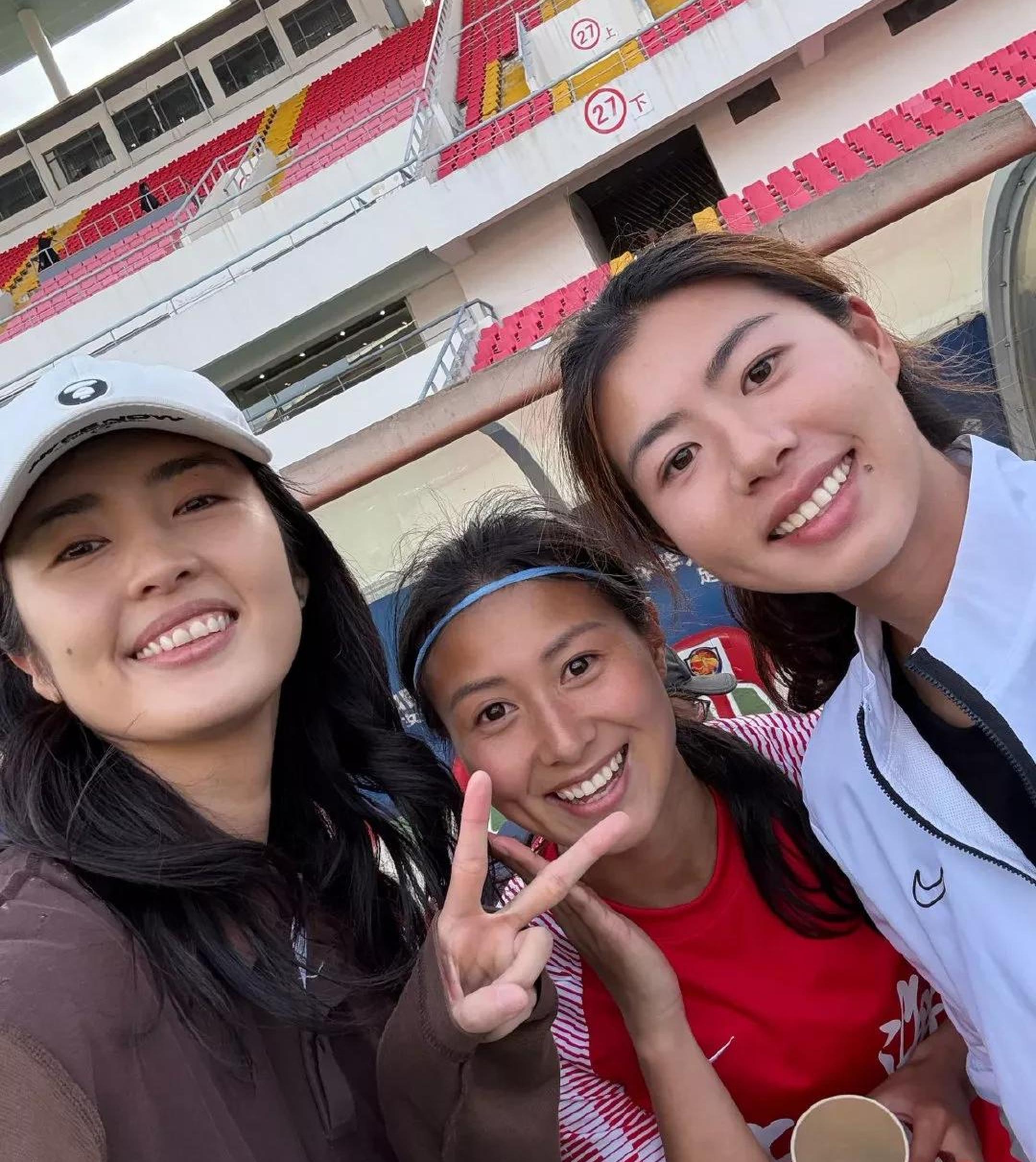 击败强敌:女足选手用心换来胜利的简单介绍 击败强敌:女足选手用心换来胜利的简单介绍