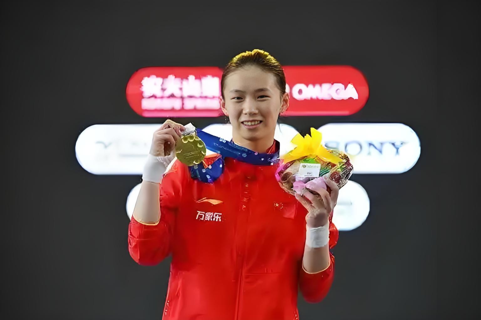 墨西哥选手在游泳赛事中斩获金牌