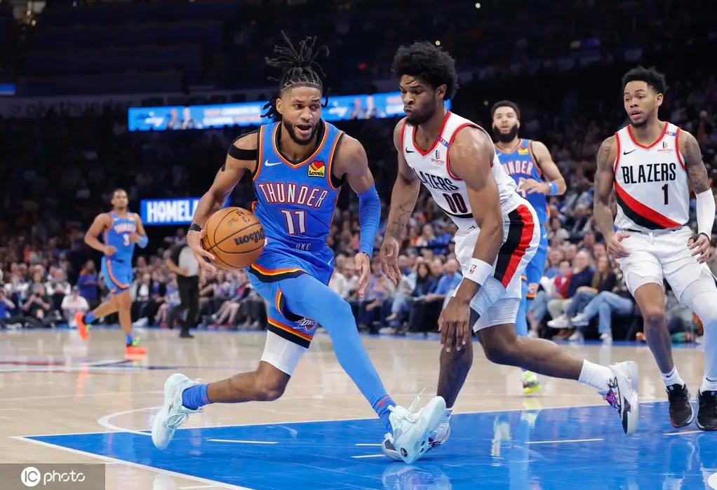 开拓者主场战胜黄蜂，保持不败纪录