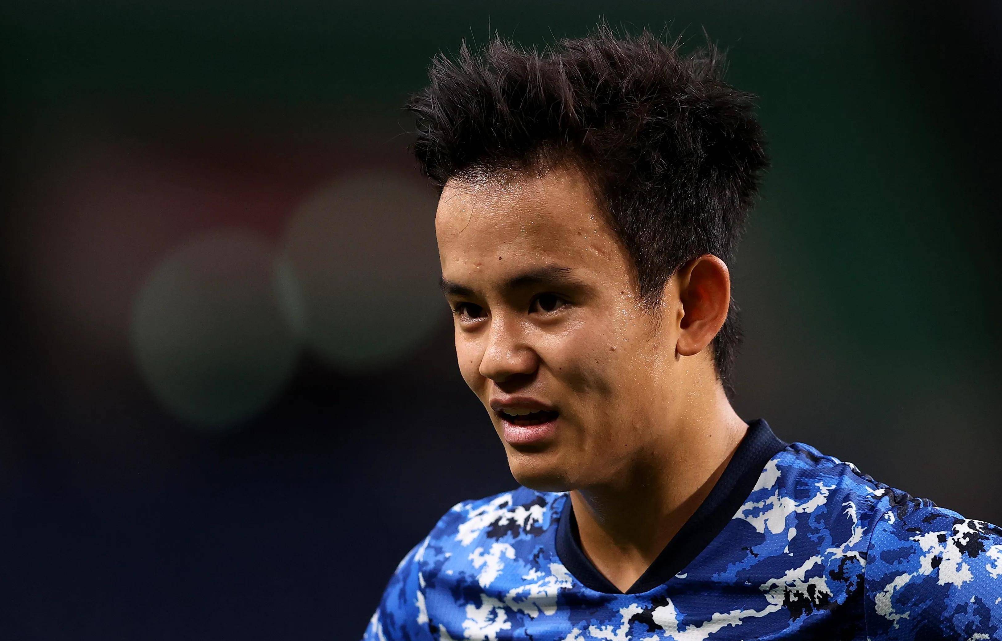 运动员在足球比赛中表现出色 运动员在足球比赛中表现出色