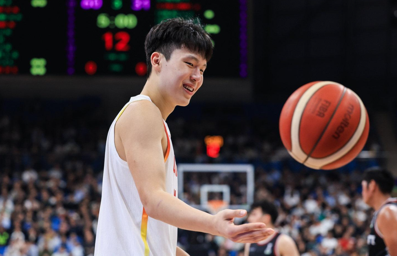 中国球员在国际篮球赛中崭露头角