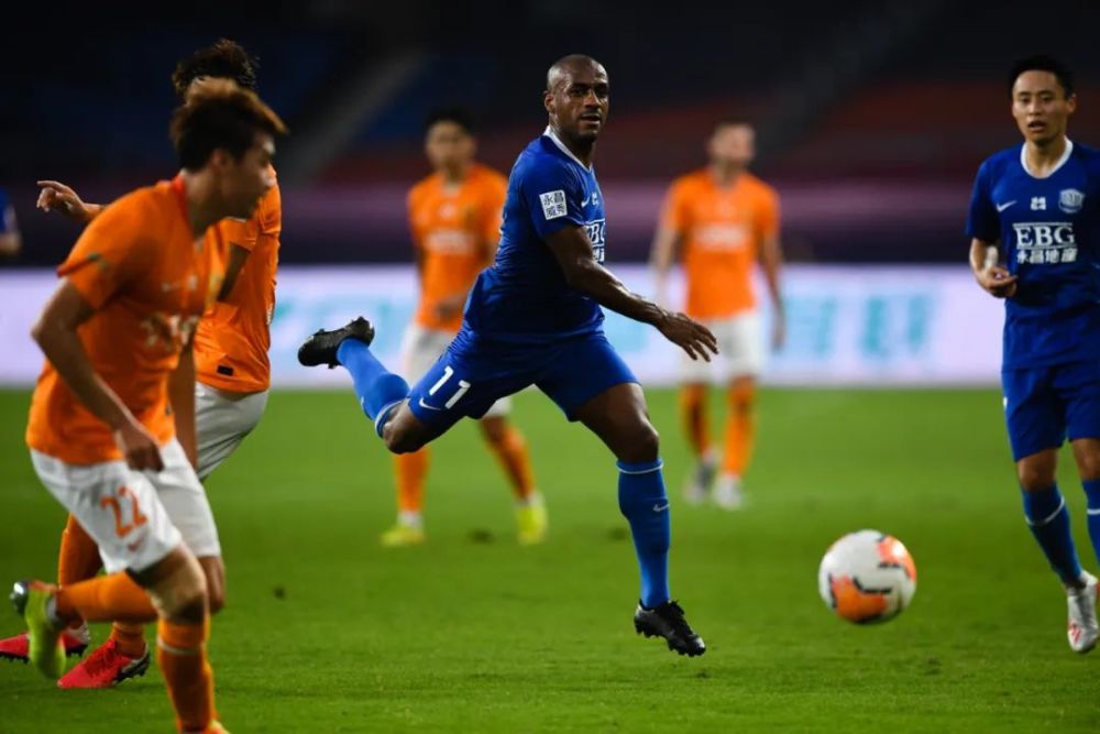 湖队比分险胜，拒绝放弃坚持到最后一刻的简单介绍