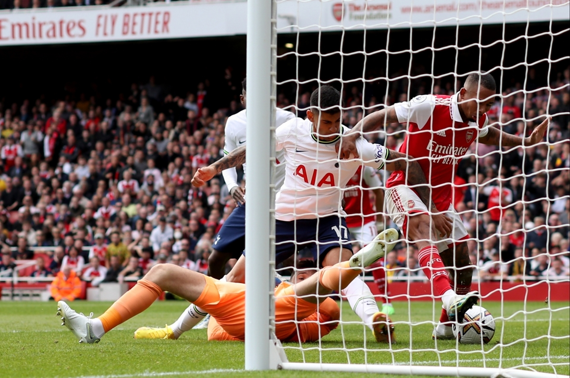 热刺门将洛里神勇扑出点球,助球队取胜 热刺门将洛里神勇扑出点球,助球队取胜