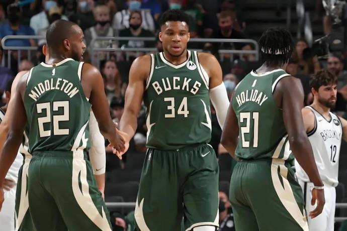 关于雄鹿内线压制活塞,字母哥高效表现助球队战胜对手的信息 关于雄鹿内线压制活塞,字母哥高效表现助球队战胜对手的信息