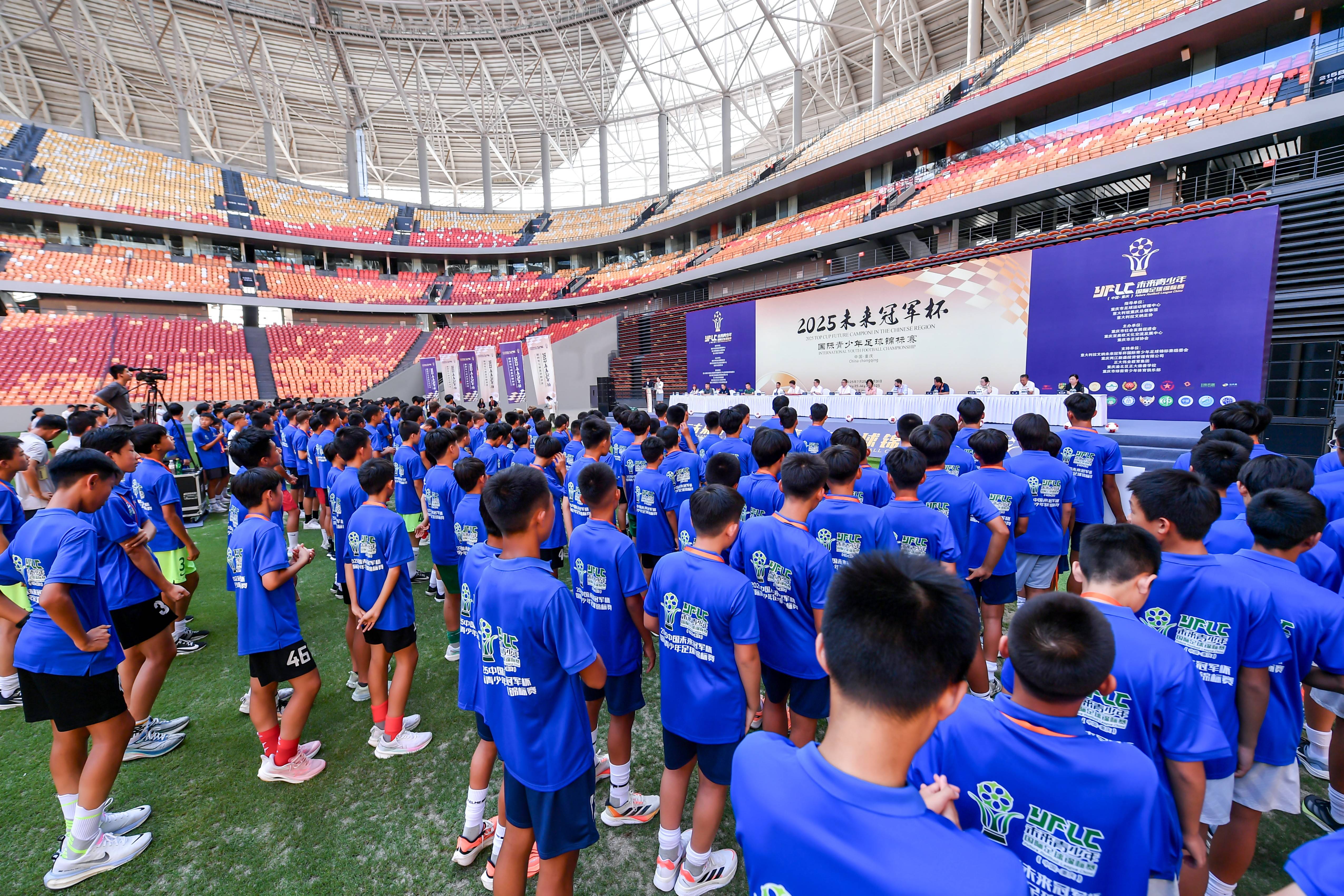 包含国际足坛焦点:两支劲旅将在球场上展开激烈争夺的词条 包含国际足坛焦点:两支劲旅将在球场上展开激烈争夺的词条