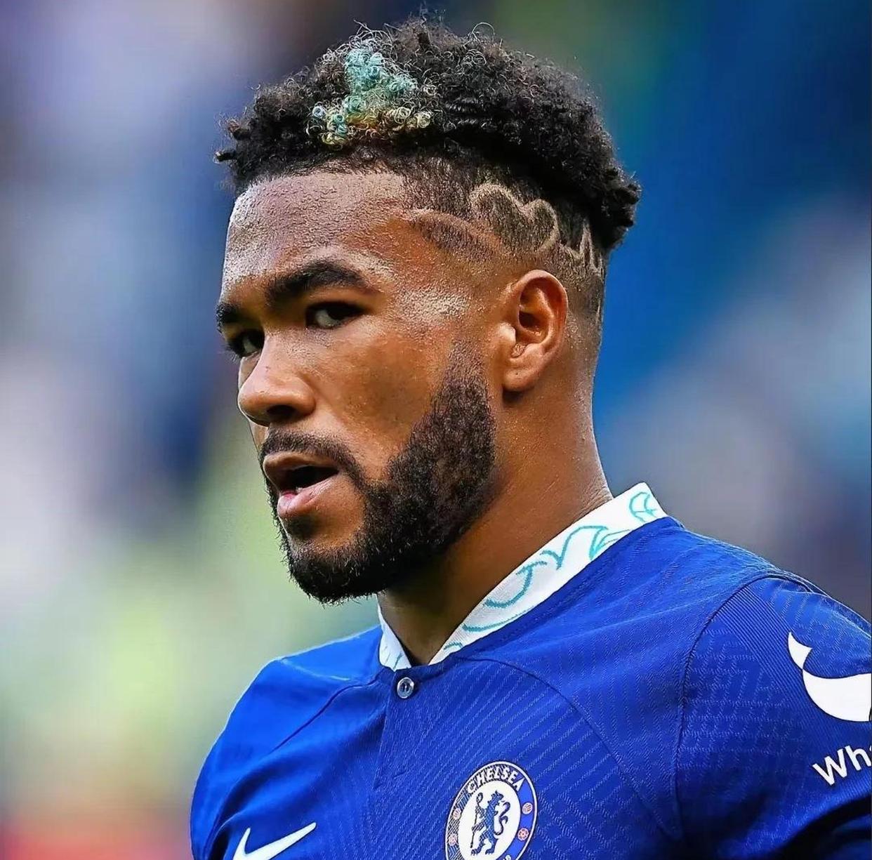 巴黎球员因失误遭受批评,需引以为戒的简单介绍