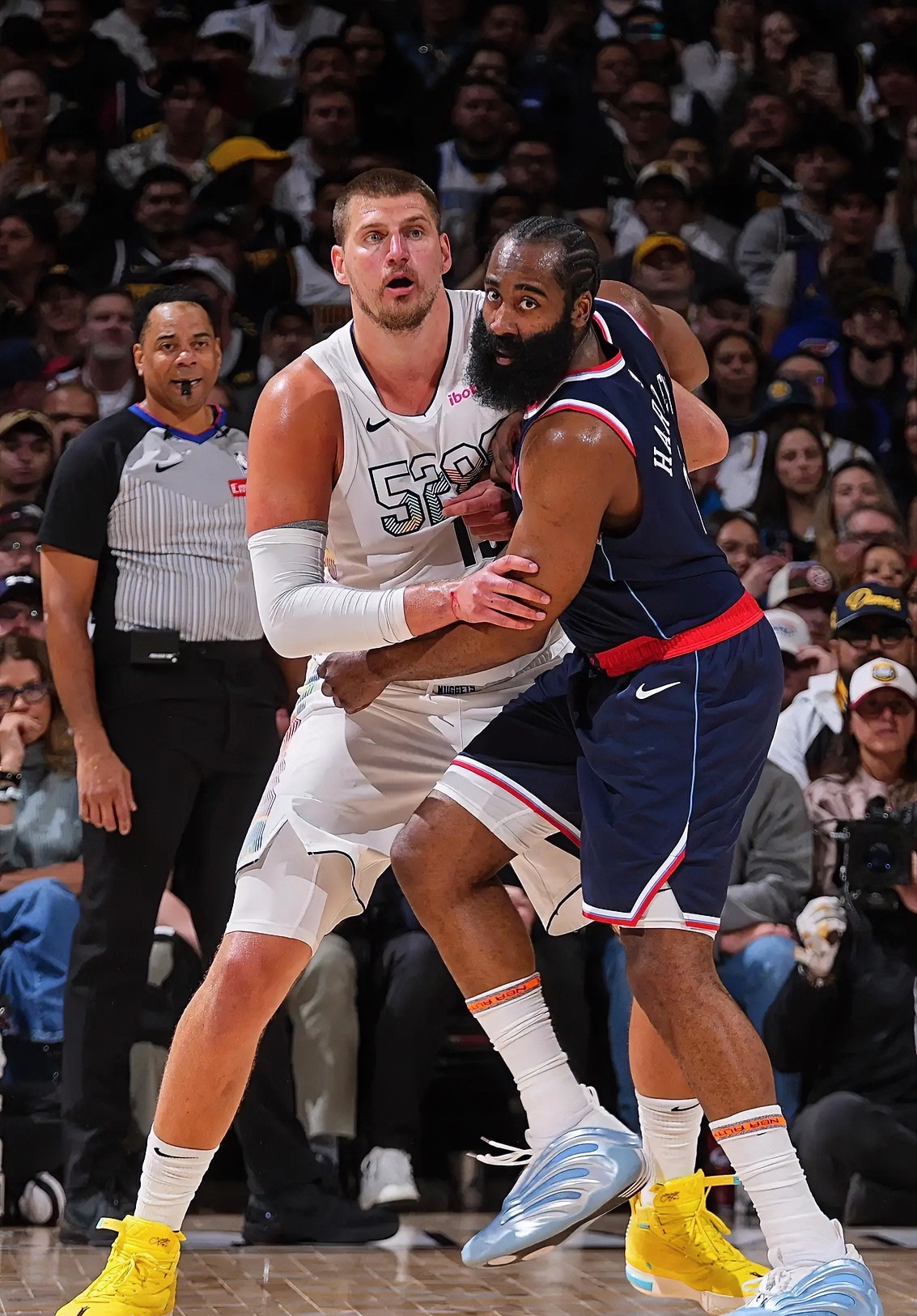 掘金队全队表现出色大胜对手 掘金队全队表现出色大胜对手