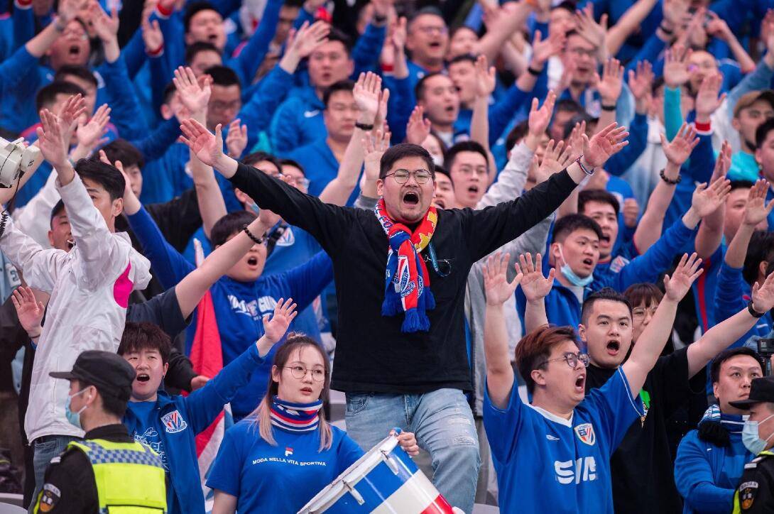 九游体育app-激动人心的比赛,球迷热情高涨