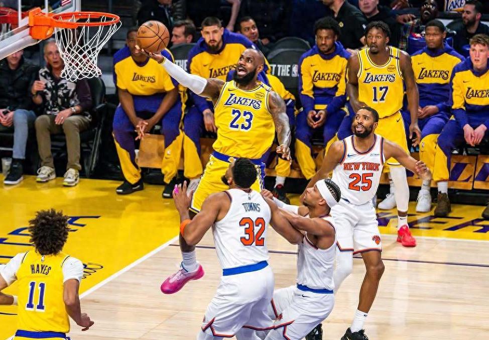 尼克斯队勇猛开战，力克对手夺得胜利